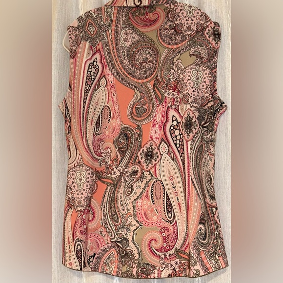 Tommy Hilfiger sleeveless, button down, pink paisley top. - Picture 3 of 11